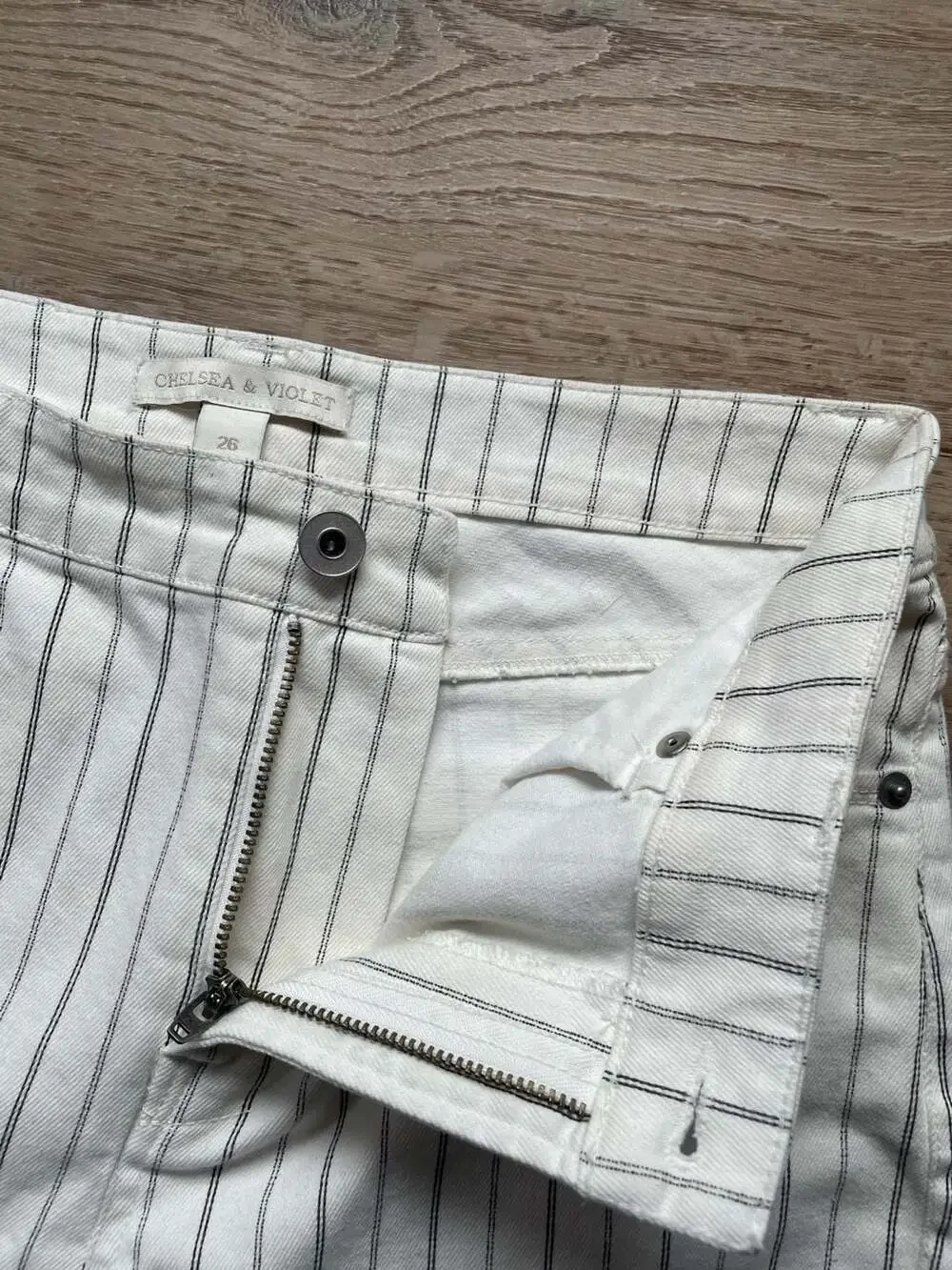 NWT Chelsea & Violet Ivory Pinstripe High Waist Flare Jeans Women’s Size 26